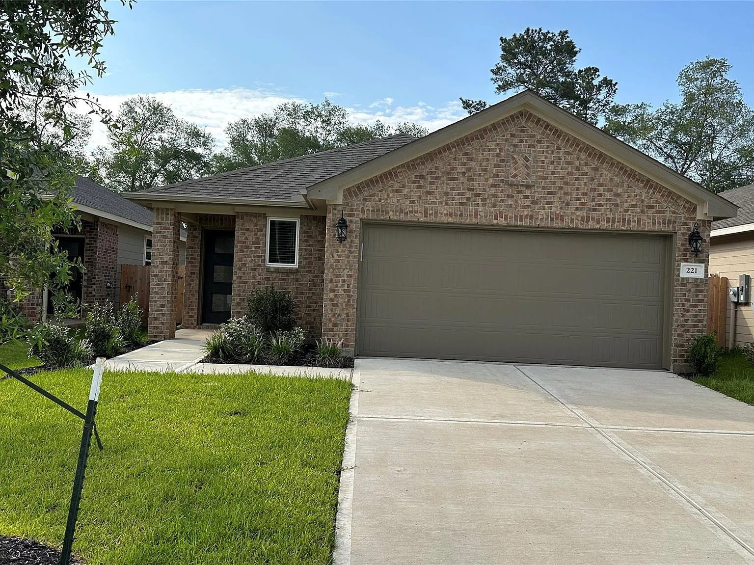 3 bed, 2.0 bath, 1449 sqft, $1,950 — Photo 2