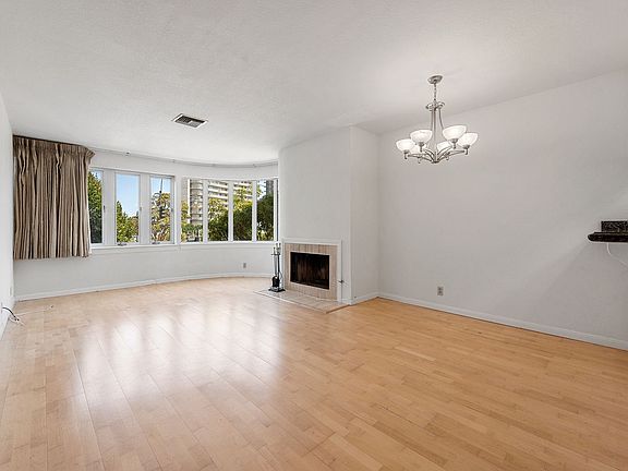 4th image of 1111 Bay St APT 205