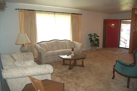 4th image of 1609 S Main Ave