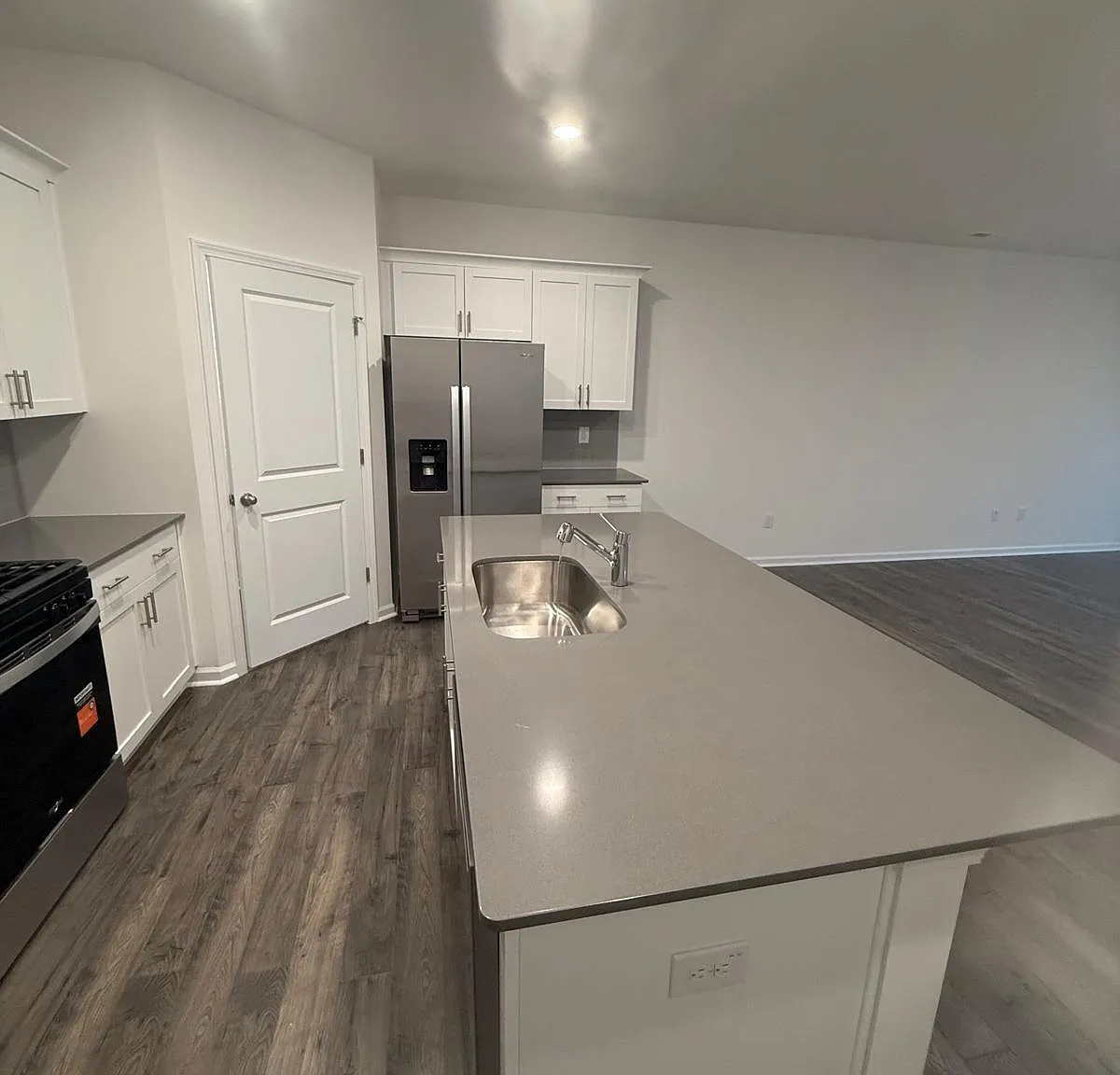 3 bed, 2.5 bath, 1823 sqft, $1,850 — Photo 4