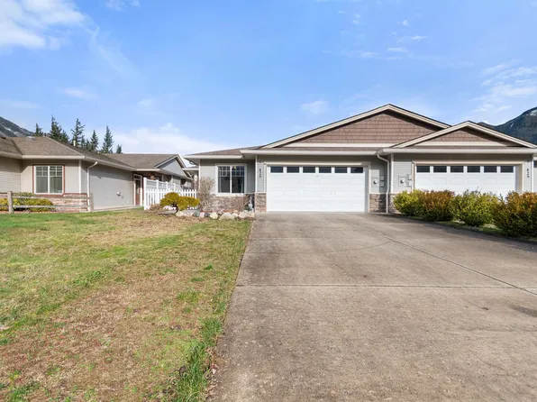 425 Stuart St #1, Hope, BC V0X 1L0