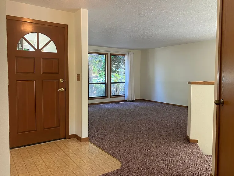 1325 Elser Dr SE — Photo 4
