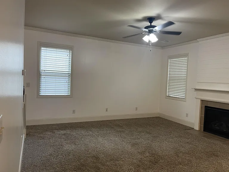 765 Westmoreland Ln — Photo 8