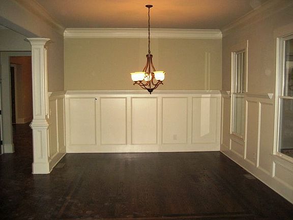Elegant dining room 