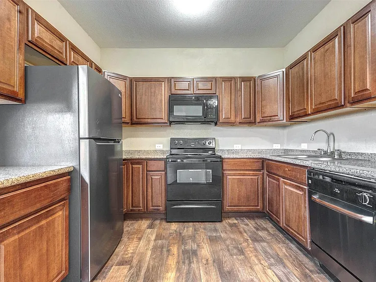 8622 Torcello St — Photo 2