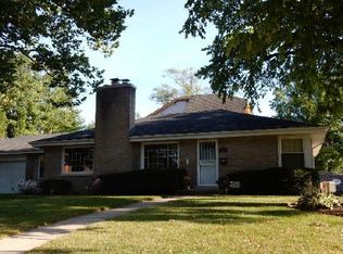 2120 Robincrest Ln, Glenview, IL 60025