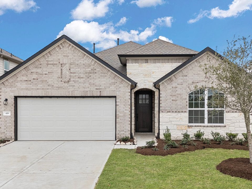 Welcome home to 418 Steam Bend Way located in the community of Brookwater and zoned to Lamar CISD.