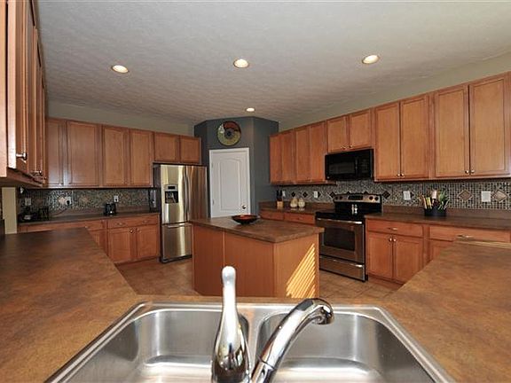 4th image of 8101 Westover Ct