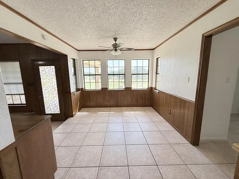 2315 E Highway 190 — Photo 17
