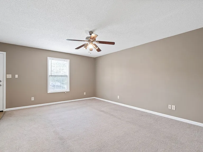 524 Patriot Park Ct — Photo 7