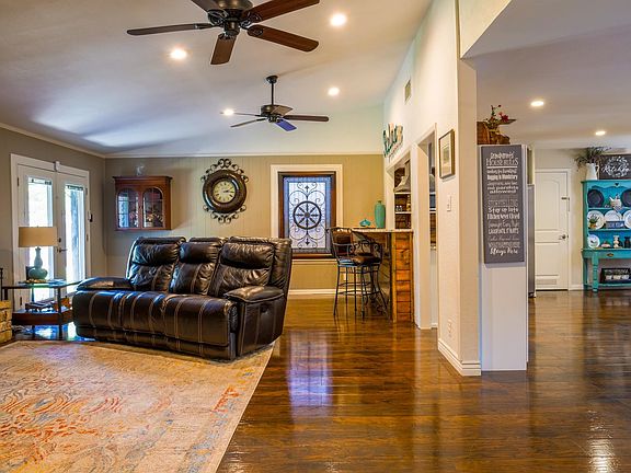 2nd image of 252 Meadowlakes Drive