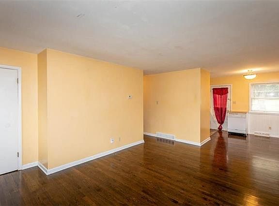 4th image of 1305 Lawton Ln