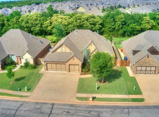 19700 Crest Ridge Dr, Edmond, OK 73012