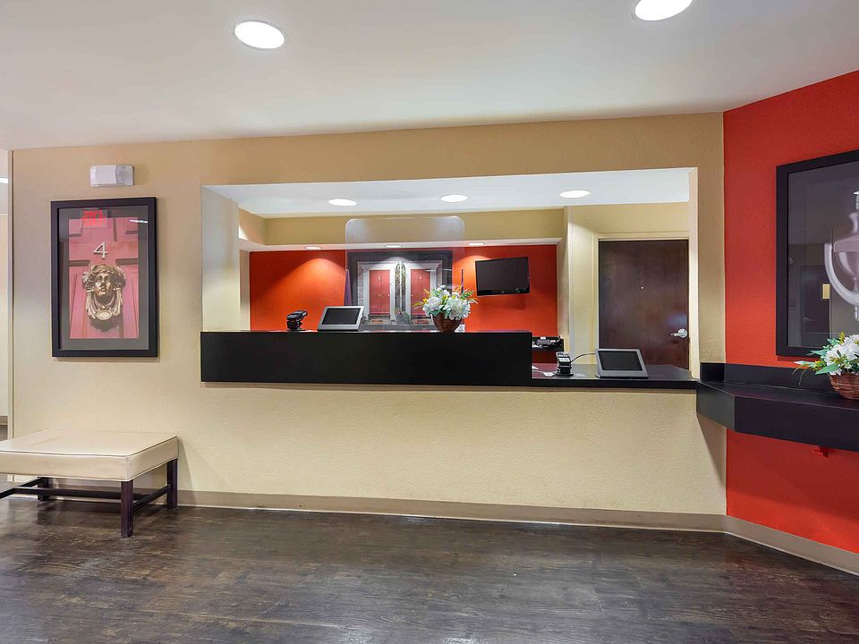 Lobby and Guest Check-in