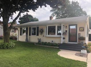 2713 Lincoln Ave, Two Rivers, WI 54241
