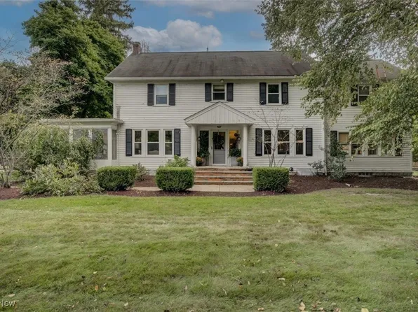 1100 Bell Rd, Chagrin Falls, OH 44022