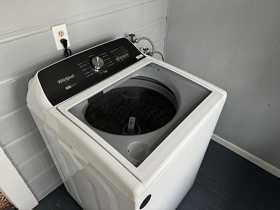 New 2024 washer and dryer included.