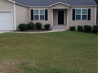 89 Jamestown Dr, Spring Lake, NC 28390