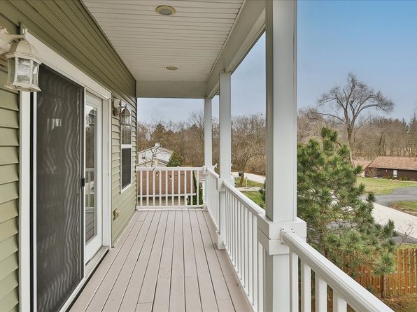 24725 W Hawthorne Dr, Round Lake, IL 60073