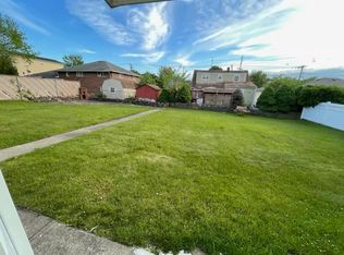 8 Fairview Ave, Secaucus, NJ 07094