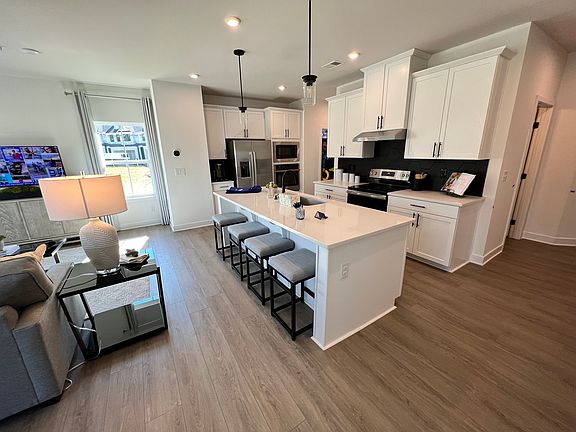 4th image of 180 Climbing Ivy Cir