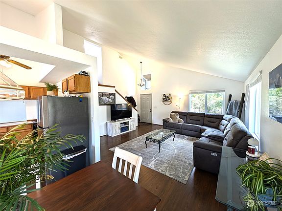 5th image of 18727 8th Avenue E