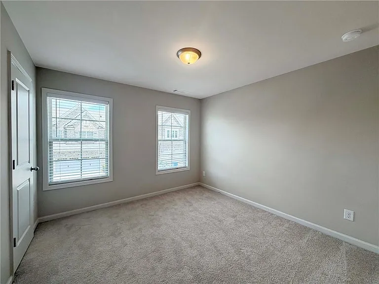 285 Holdings Dr — Photo 18