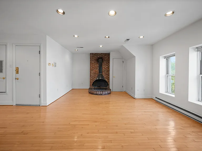 417 Denniston St #4 — Photo 3