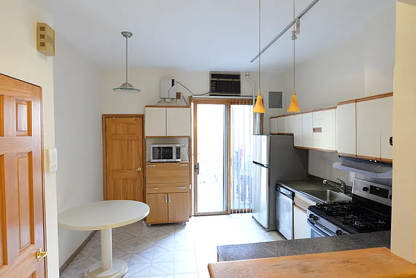 Rented by Residents Team | media 37