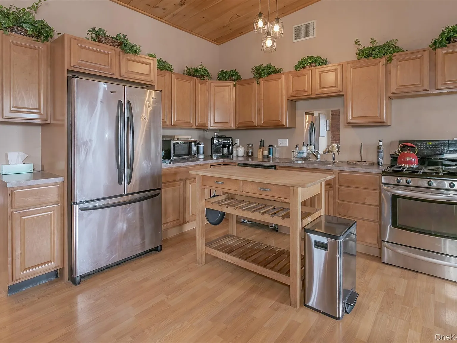 2 bed, 1.0 bath, 1100 sqft, $2,850 — Photo 3