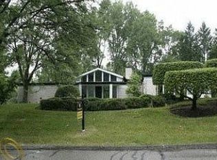 32539 Scottsdale Rd, Franklin, MI 48025