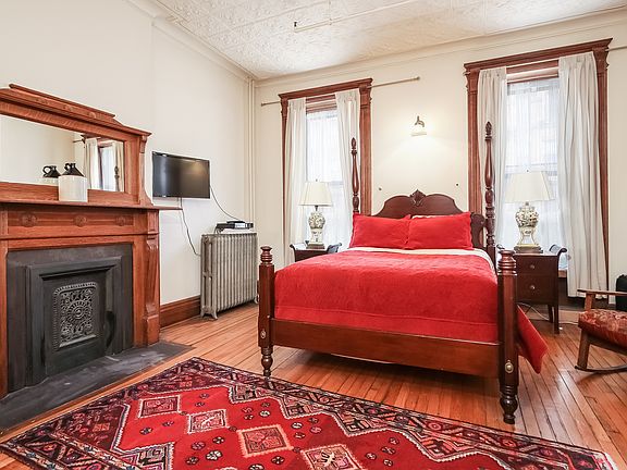 3rd image of 521 Manhattan Ave #A