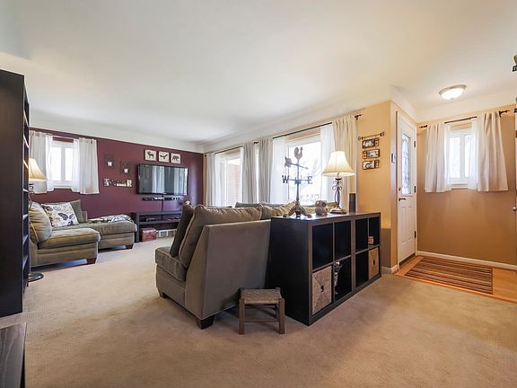 3rd image of 7724 Louise Ct