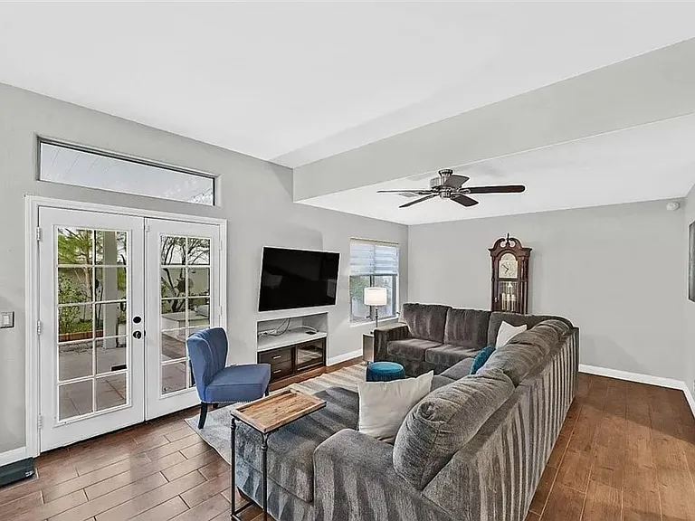 7882 W Gilmore Ave — Photo 16