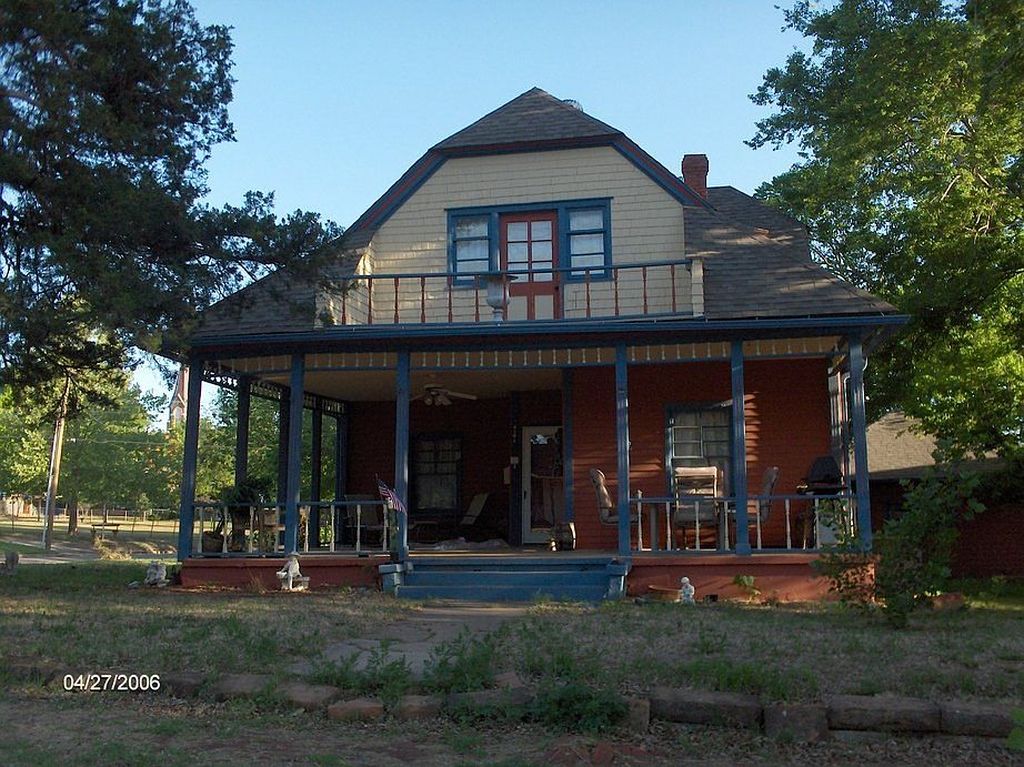 421 E Logan Ave - Property Image