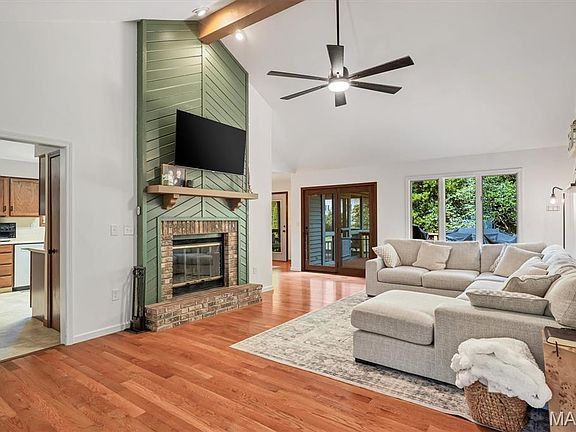 3rd image of 216 Brian Dr