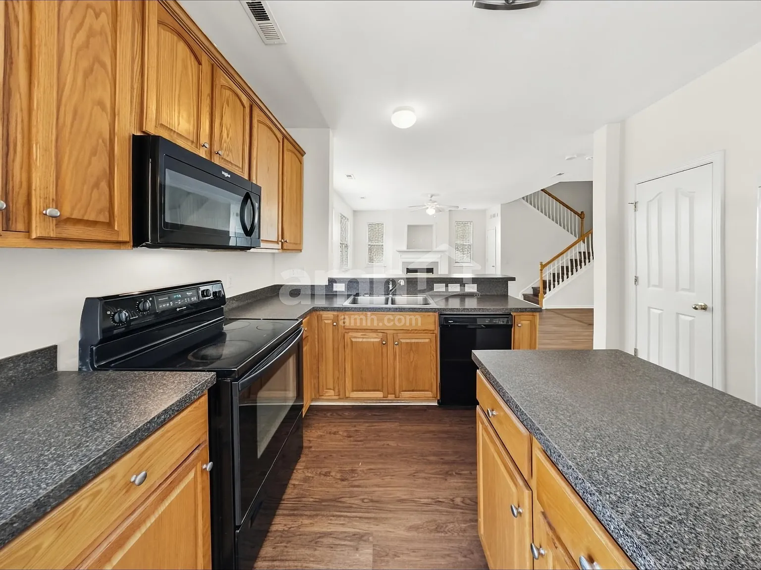 4 bed, 2.5 bath, 2001 sqft, $2,275 — Photo 4