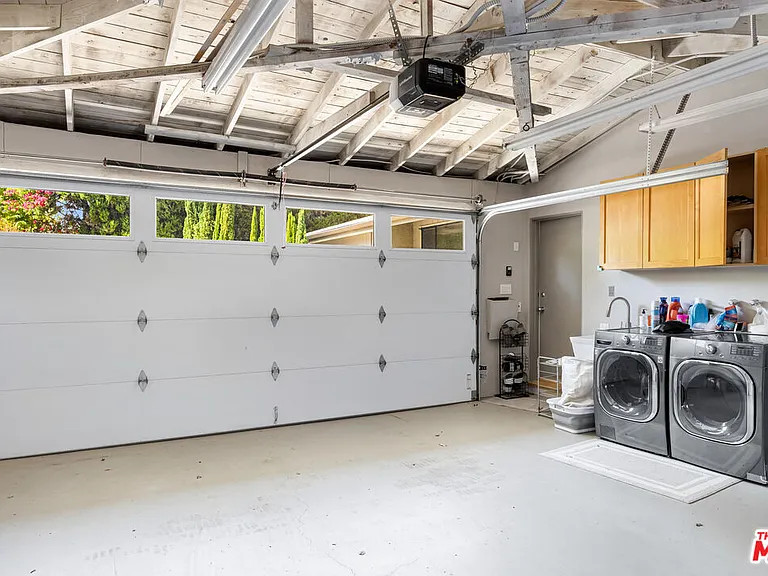 1256 Beverly Green Dr — Photo 30