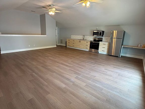 3rd image of 414 Center Ave