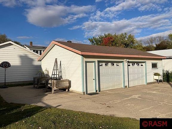 3rd image of 209 1st Ave S