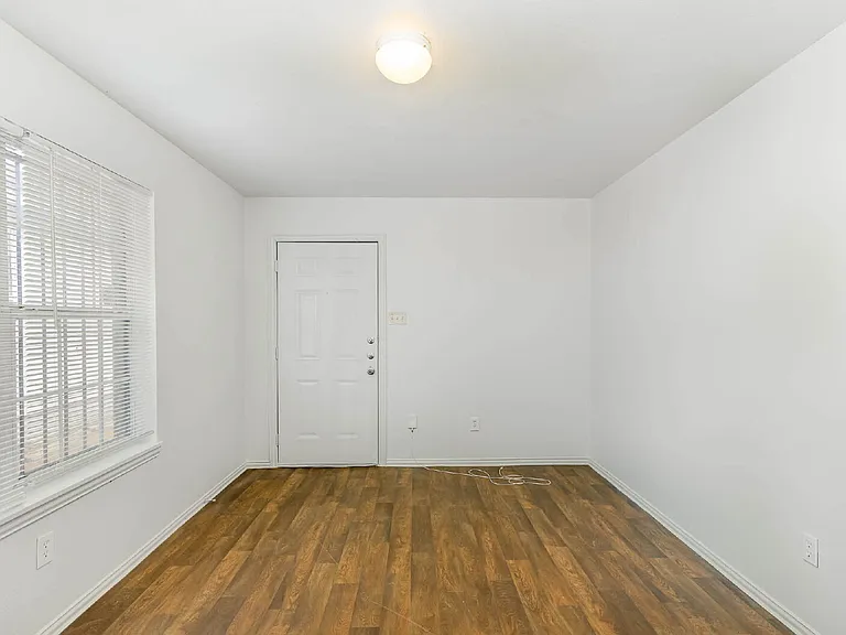2907 La Salle St — Photo 22