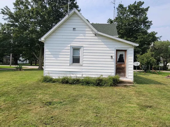 920 E Union St, Nokomis, IL 62075