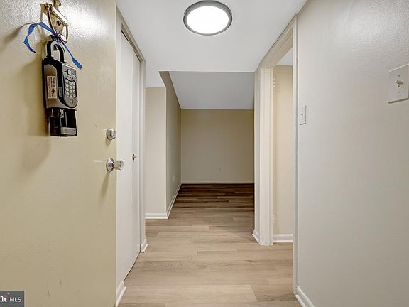 5th image of 1403 Northgate Sq Unit 1B
