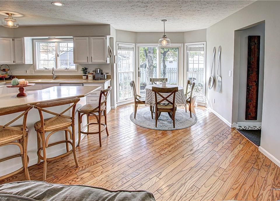 1st image of 440 Park Pl