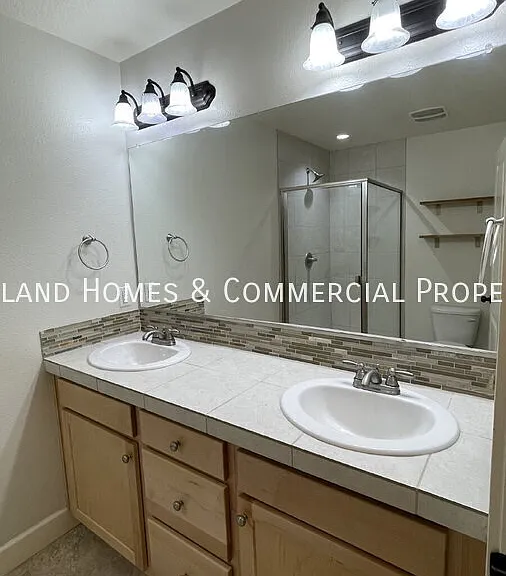 8814 N Curtis Ave — Photo 18