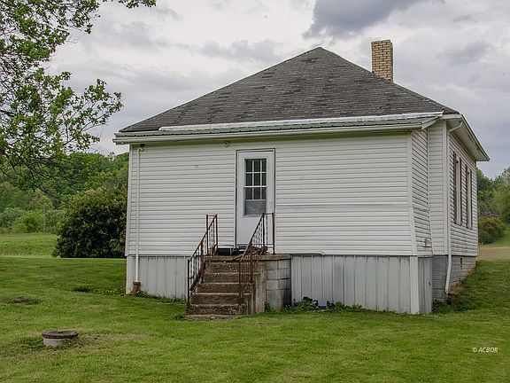 4th image of 15906 Main St
