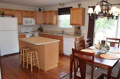4th image of 414 Flat River St