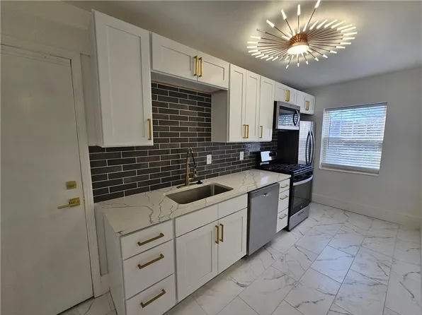 1207 W 45th St APT 3W, Kansas City, MO 64111