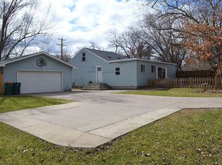 210 Mahtomedi Ave, Mahtomedi, MN 55115
