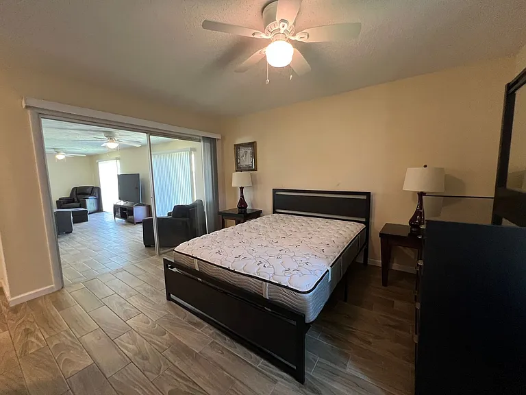 432 SW Curry St — Photo 8